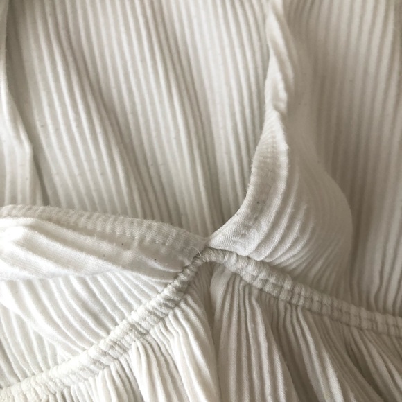 Cropped V-necked Blouse in White🕊✨ - Picture 5 of 11